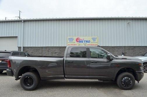 Granite Crystal Clearcoat Metallic 2026 RAM 3500 Big Horn