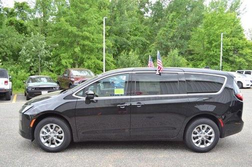 PXJ 2027 Chrysler Pacifica SELECT