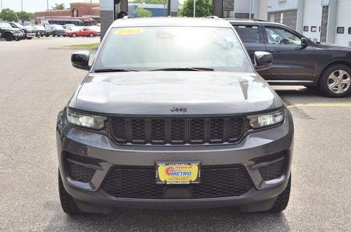 Metallic 2023 Jeep Grand Cherokee Altitude