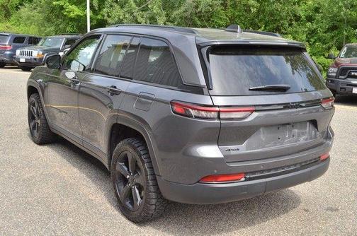 Metallic 2023 Jeep Grand Cherokee Altitude