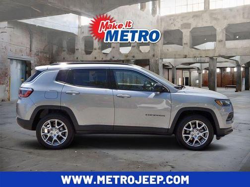 Billet Silver Metallic Clearcoat 2022 Jeep Compass Latitude Lux