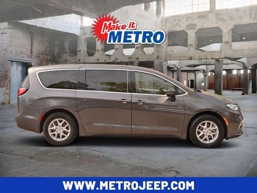 Crystal Metallic 2023 Chrysler Pacifica Touring-L
