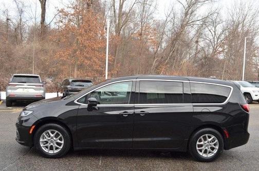 2023 Chrysler Pacifica Touring-L