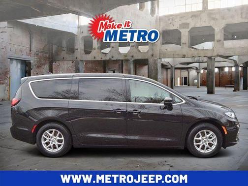 2023 Chrysler Pacifica Touring-L