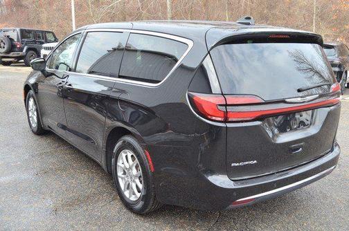 2023 Chrysler Pacifica Touring-L