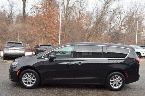 2023 Chrysler Pacifica Touring-L