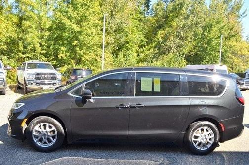 2023 Chrysler Pacifica Touring-L
