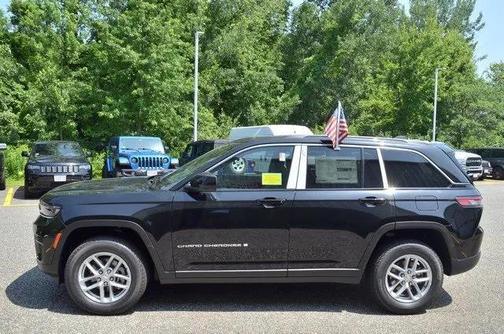 2025 Jeep Grand Cherokee Laredo