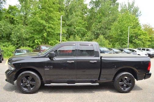 Brilliant Black Crystal Pearlcoat 2019 RAM 1500 Classic Express