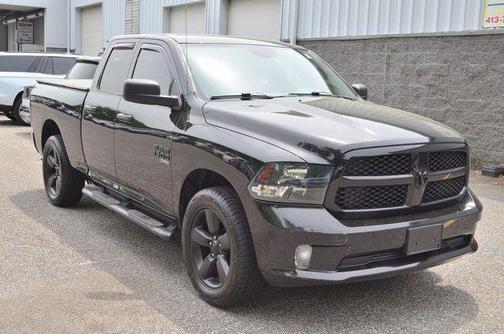 Brilliant Black Crystal Pearlcoat 2019 RAM 1500 Classic Express