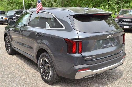 Gray 2024 Kia Sorento S