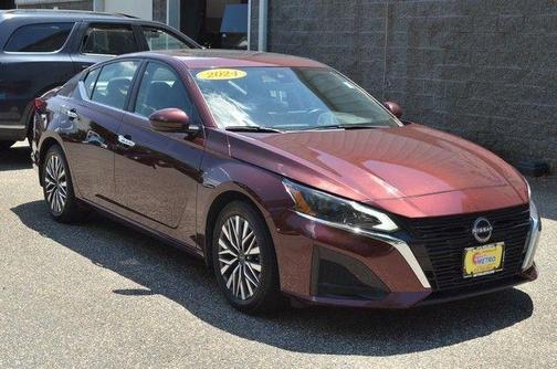 Garnet Pearl Me 2024 Nissan Altima 2.5 SV