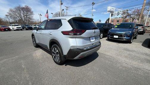 Brilliant Silver Metallic 2021 Nissan Rogue SV