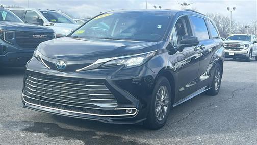 2023 Toyota Sienna XLE