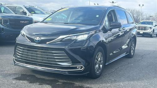 2023 Toyota Sienna XLE