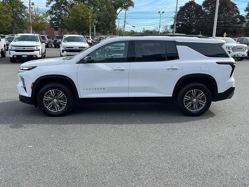 2025 Chevrolet Traverse LT