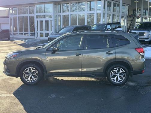2023 Subaru Forester Premium