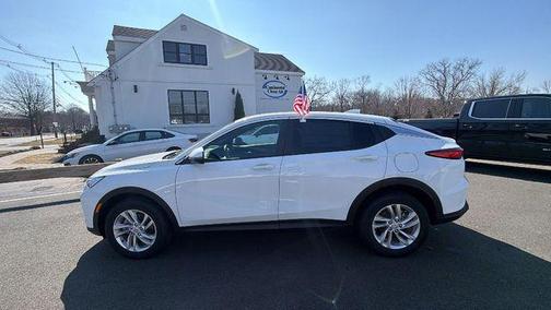 Summit White 2026 Buick Envista Preferred FWD