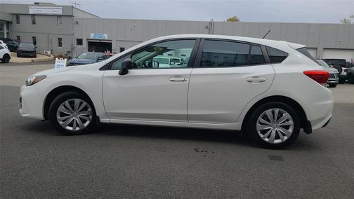 Crystal White Pearl 2019 Subaru Impreza 2.0i