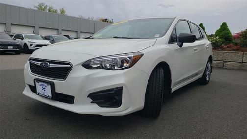 Crystal White Pearl 2019 Subaru Impreza 2.0i