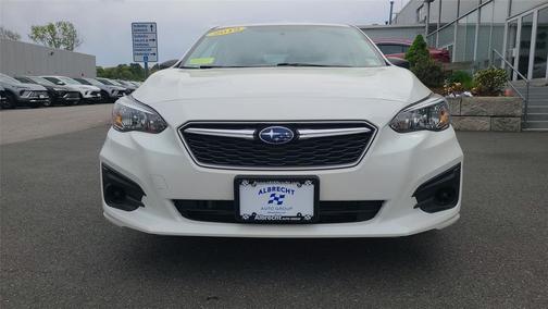 Crystal White Pearl 2019 Subaru Impreza 2.0i