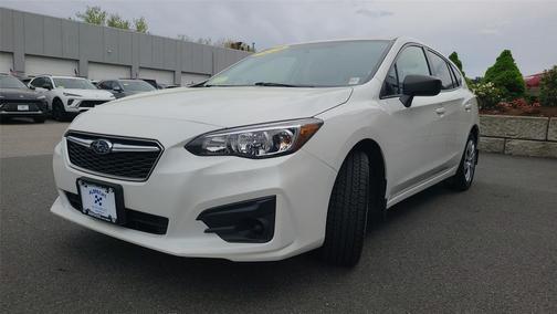 Crystal White Pearl 2019 Subaru Impreza 2.0i