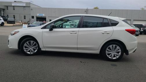 Crystal White Pearl 2019 Subaru Impreza 2.0i