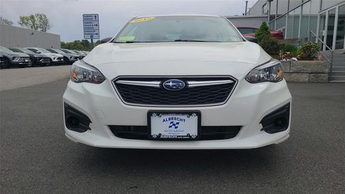 Crystal White Pearl 2019 Subaru Impreza 2.0i