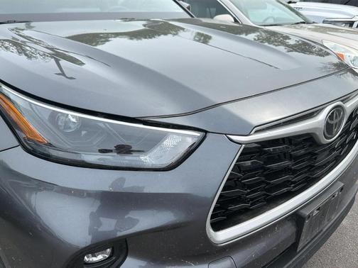 Magnetic Gray Metallic 2023 Toyota Highlander LE