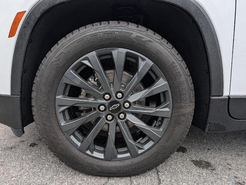 Summit White 2022 Chevrolet Traverse RS