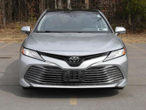 Celestial Silver Metallic 2018 Toyota Camry XLE