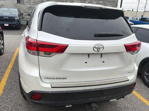 Blizzard Pearl 2018 Toyota Highlander LE
