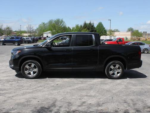 Crystal Black Pearl 2025 Honda Ridgeline RTL