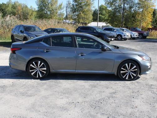 2022 Nissan Altima 2.5 SR
