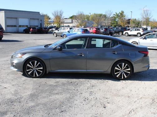 2022 Nissan Altima 2.5 SR