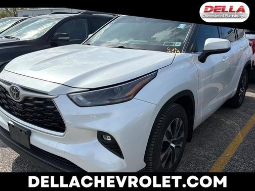 Wind Chill Pearl 2022 Toyota Highlander XLE