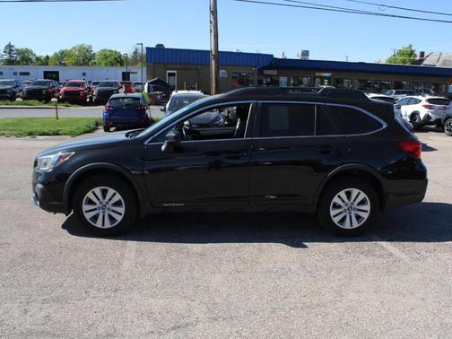 Crystal Black Silica 2018 Subaru Outback 2.5i Premium