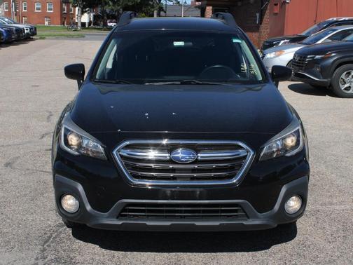 Crystal Black Silica 2018 Subaru Outback 2.5i Premium