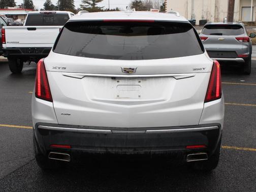 Radiant Silver Metallic 2020 Cadillac XT5 Luxury