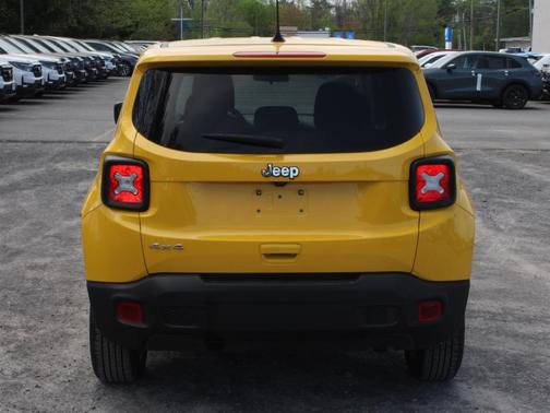 Solar Yellow Clearcoat 2023 Jeep Renegade Latitude