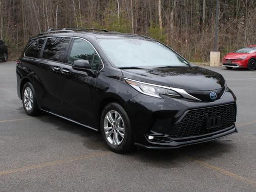 Midnight Black Metallic 2022 Toyota Sienna XSE 7 Passenger