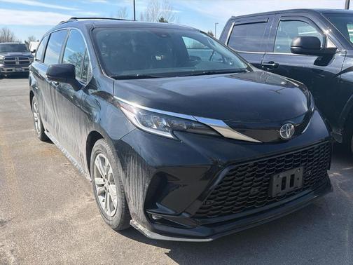 2022 Toyota Sienna XSE 7 Passenger