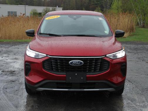Rapid Red Metallic Tinted Clearcoat 2023 Ford Escape Active