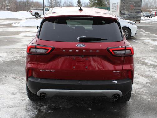 Rapid Red Metallic Tinted Clearcoat 2023 Ford Escape Active