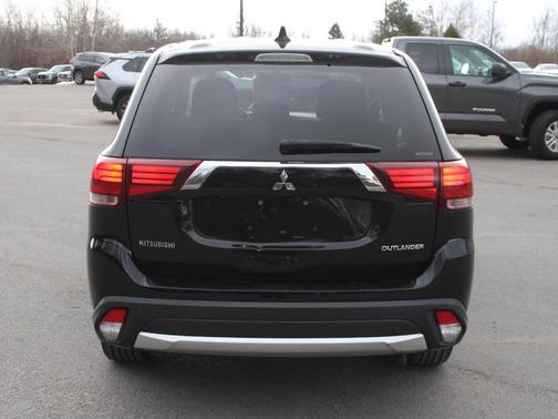 2017 Mitsubishi Outlander ES