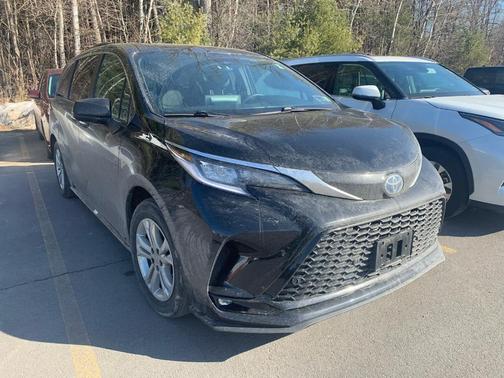2022 Toyota Sienna XSE 7 Passenger