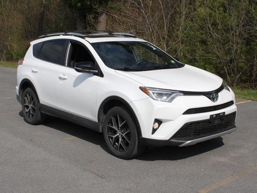 Super White 2016 Toyota RAV4 SE