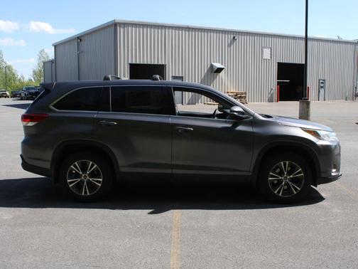 Predawn Gray Mica 2019 Toyota Highlander LE