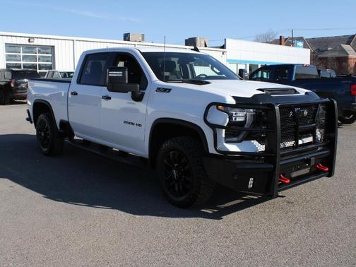 Summit White 2026 Chevrolet Silverado 2500 LT
