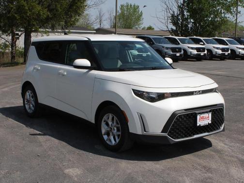 Snow White Pearl 2023 Kia Soul LX
